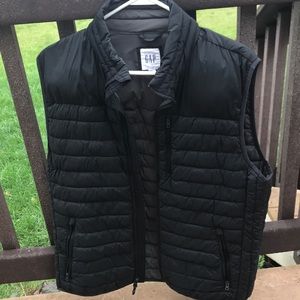 Gap women’s puffer vest black Medium good